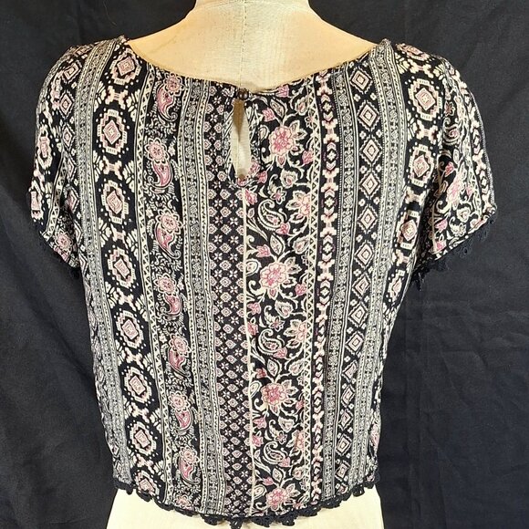 Women's FOREVER 21 Black Pink Floral Paisley Knit Top Lace Trim Size S Cropped - Picture 3 of 4